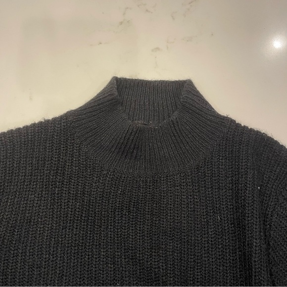 Willow & Clay Black Bubble Sleeve Sweater with Cut out in Back - Picture 7 of 14